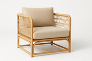 Sillón de ratán beige con cojines de poliéster