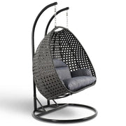 LeisureMod Silla Colgante Huevo para 2 Personas con Soporte - Columpio Hamaca Lounger de Ratán para Patio Exterior/Interior con Cojines