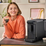 Cafetera superautomática Tchibo Esperto mini para Caffè Crema y Espresso, solo 16 cm de ancho, pequeña y compacta, adecuada para cualquier cocina, camping, minicasas, apartamentos de estudiantes, negro