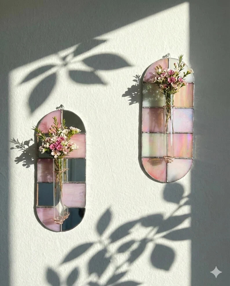Florero de pared de vidrieras con patrón de tablero de ajedrez rosa y blanco, arte de jardín bohemio, lámina de cobre Tiffany