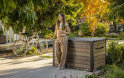 Arcón de almacenamiento Keter Signature 870L nogal - Caja de jardín con aspecto de madera y función de asiento - Baúl para cojines resistente a la intemperie con pistones de gas
