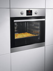 Horno empotrable AEG – Serie 5 Aire caliente circular: resultados de cocción uniformes en 3 niveles – Autolimpieza por pirólisis – 25 programas automáticos – Pantalla táctil LED – Calentamiento rápido – Negro – BPE53516AB