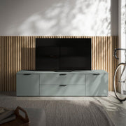 Mueble de TV LINZ en color salvia - Mueble de televisión moderno con cajones y gran espacio de almacenamiento - 180 x 47 x 40 cm (ancho/alto/fondo)