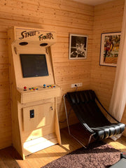 Máquina arcade retro de madera - Hecha a mano - Mueble para 2 jugadores con +4000 juegos clásicos, pantalla LCD de 22", Plug & Play - San-J (Natural)