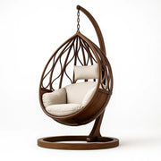 Sillón colgante de madera en forma de huevo con cojín beige