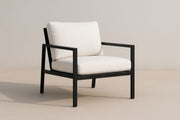 Sillón de aluminio con cojines blancos