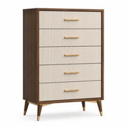 Cómoda de madera con 5 cajones y tiradores metálicos en beige y marrón