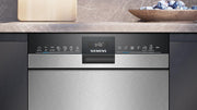 Lavavajillas de libre instalación Siemens SR43ES25ME iQ300, 45 cm, extra silencioso, varioSpeed Plus, sistema de cestas varioFlex y tercera bandeja varioSchublade, autoOpen dry, aquaStop, Home Connect, acero cepillado