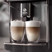 Cafetera superautomática Saeco GranAroma con 16 variedades de café, pantalla a color intuitiva, 4 perfiles de usuario, molinillo de cerámica, acero inoxidable negro (SM6585/00)