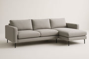 Sofá esquinero de tela gris claro con patas de metal 250x150x85 cm