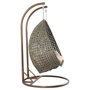 LeisureMod Silla Colgante Huevo para 2 Personas con Soporte - Columpio Hamaca Lounger de Ratán para Patio Exterior/Interior con Cojines