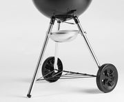 Barbacoa de carbón Weber Original Kettle E-5710 / Tapa y cuba de acero vitrificado, superficie de cocción de 57 cm, sistema de limpieza One-Touch, termómetro integrado en la tapa, trípode, negro