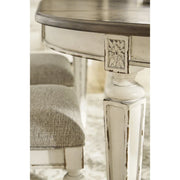 Paquete de comedor de 8 piezas Realyn en blanco/marrón de Signature Design by Ashley