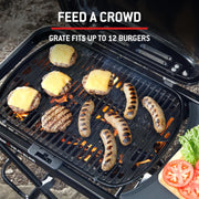 Barbacoa de gas Weber Traveler Compact con carro plegable y ruedas | Barbacoa portátil, parrillas de hierro fundido vitrificado, termómetro integrado en la tapa, quemador de 3,81 kW, 2065 cm² de superficie de cocción, negra