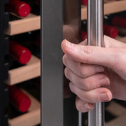 Vinoteca Cecotec 34 botellas Bolero grandsommelier 34030 inox, compresor, 80 L, refrigeración por compresor, temperatura regulable de 5 a 18 ºC, control táctil, pantalla, luz LED interior.