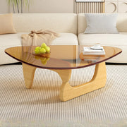 Mesa de centro triangular de madera con cubierta de cristal
