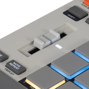 Muestreador MPC, sampler, secuenciador, procesador de efectos MPCSAMPLE con batería, USB-C, altavoz, micrófono y 16 pads