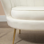 Sofá de 2 plazas HOMCOM con reposabrazos, respaldo en forma de pétalo, acolchado grueso, sofá tapizado moderno con aspecto de terciopelo y patas de metal para salón, 130 x 77 x 77 cm, blanco crema