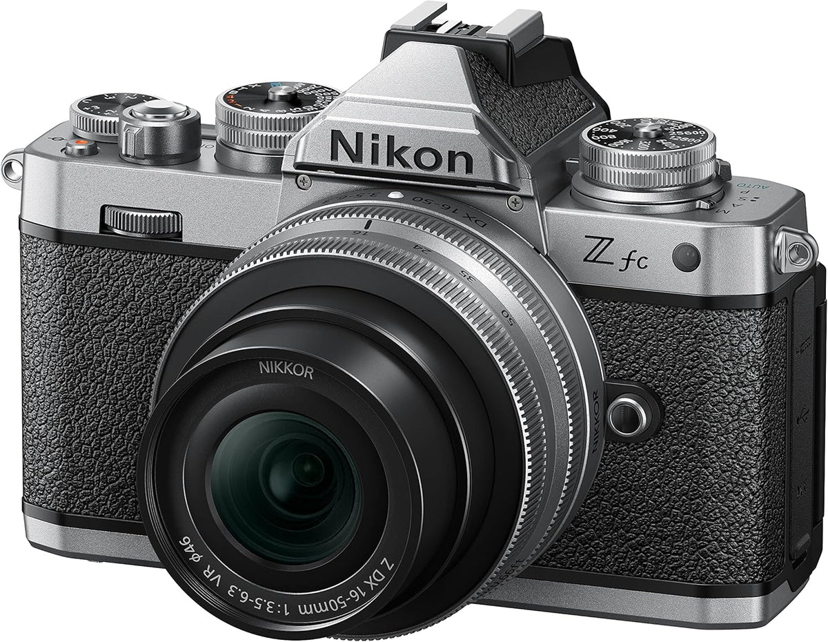 KIT NIKON Z fc + NIKKOR DX Z 16-50 mm VR Serie Limitada, cámara mirrorless con sensor DX (20,9 MP, 4K/30p, ráfaga de 11 fps, pantalla táctil orientable)
