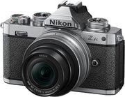 KIT NIKON Z fc + NIKKOR DX Z 16-50 mm VR Serie Limitada, cámara mirrorless con sensor DX (20,9 MP, 4K/30p, ráfaga de 11 fps, pantalla táctil orientable)