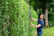 RYOBI - Cortasetos lineal 18V - Diseño en línea - Cuchillas 55 cm - apertura 24 mm - HedgeSweep - 1 batería Lithium+ 18V 2,0 Ah y 1 cargador 1,5 A - RY18HT55A-120