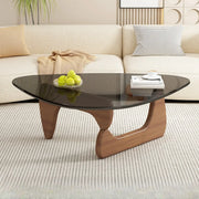 Mesa de centro triangular de madera con cubierta de cristal