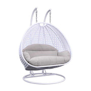 LeisureMod Silla Colgante Huevo para 2 Personas con Soporte - Columpio Hamaca Lounger de Ratán para Patio Exterior/Interior con Cojines