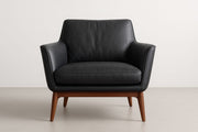 Sillón de piel negra con base de madera
