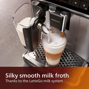 Cafetera espresso premium, 12 cafés fríos/calientes, sistema LatteGo, molinillo cerámico, cromo negro