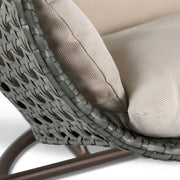LeisureMod Silla Colgante Huevo para 2 Personas con Soporte - Columpio Hamaca Lounger de Ratán para Patio Exterior/Interior con Cojines