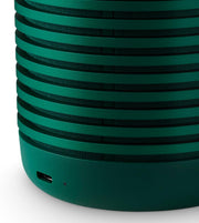 Bang & Olufsen Beosound Explore – Altavoz Bluetooth inalámbrico portátil para exteriores, hogar y viajes, 27 horas de autonomía, resistente al agua, sonido 360° + cable de carga USB-C – Negro antracita