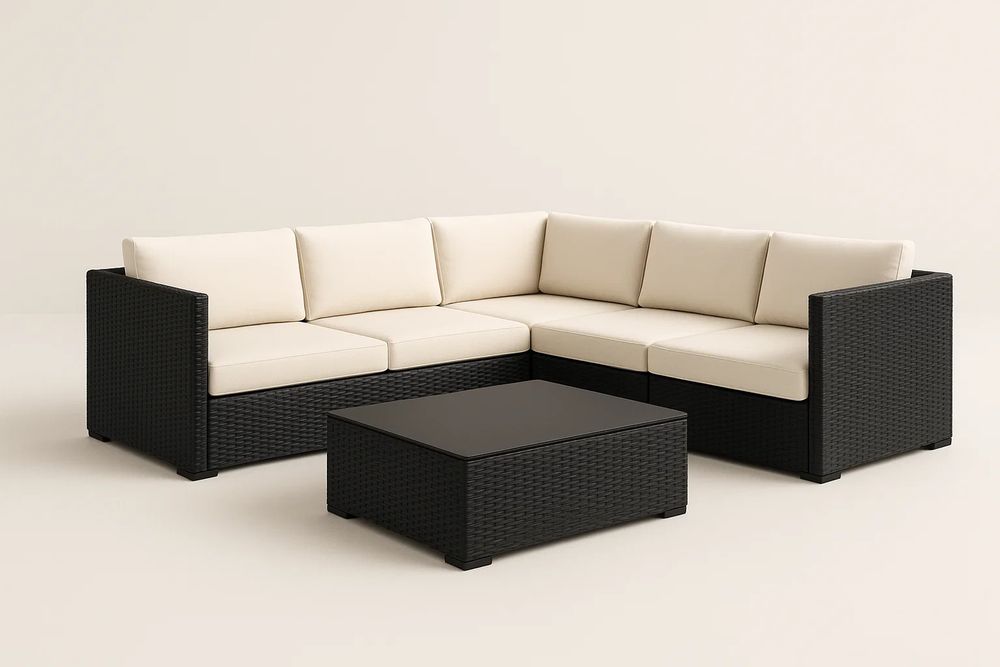 Conjunto de sofá rinconero de exterior de ratán sintético negro, cojines beige y mesa de centro