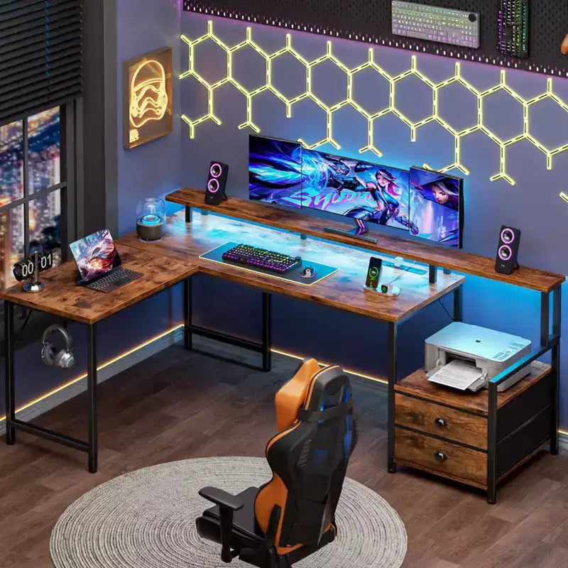 Escritorio gamer en forma de L de 66" con LED RGB, estación de carga, 2 cajones y soporte para monitor – Marrón
