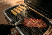 Barbacoa de gas portátil Traveler con soporte plegable y ruedas, quemador de 3,8 kW, superficie de cocción de 2065 cm² y termómetro en la tapa