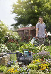 Gardena Comfort Hauswasserautomat 5000/5E LCD: bomba de agua doméstica con pantalla LC, ahorro de energía, caudal de 5000 l/h, motor de 1300 W con interruptor térmico de seguridad, protección contra funcionamiento en seco (1759-20)