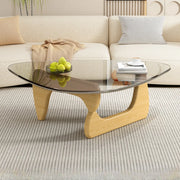 Mesa de centro triangular de madera con cubierta de cristal