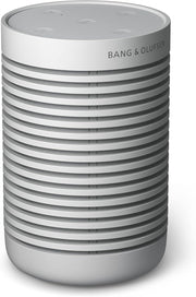 Bang & Olufsen Beosound Explore – Altavoz Bluetooth inalámbrico portátil para exteriores, hogar y viajes, 27 horas de autonomía, resistente al agua, sonido 360° + cable de carga USB-C – Negro antracita